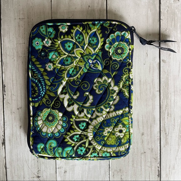 PREOWNED VERA BRADLEY TECH CASE ZIP AROUND BLUE GREEN CASE - Picture 2 of 7